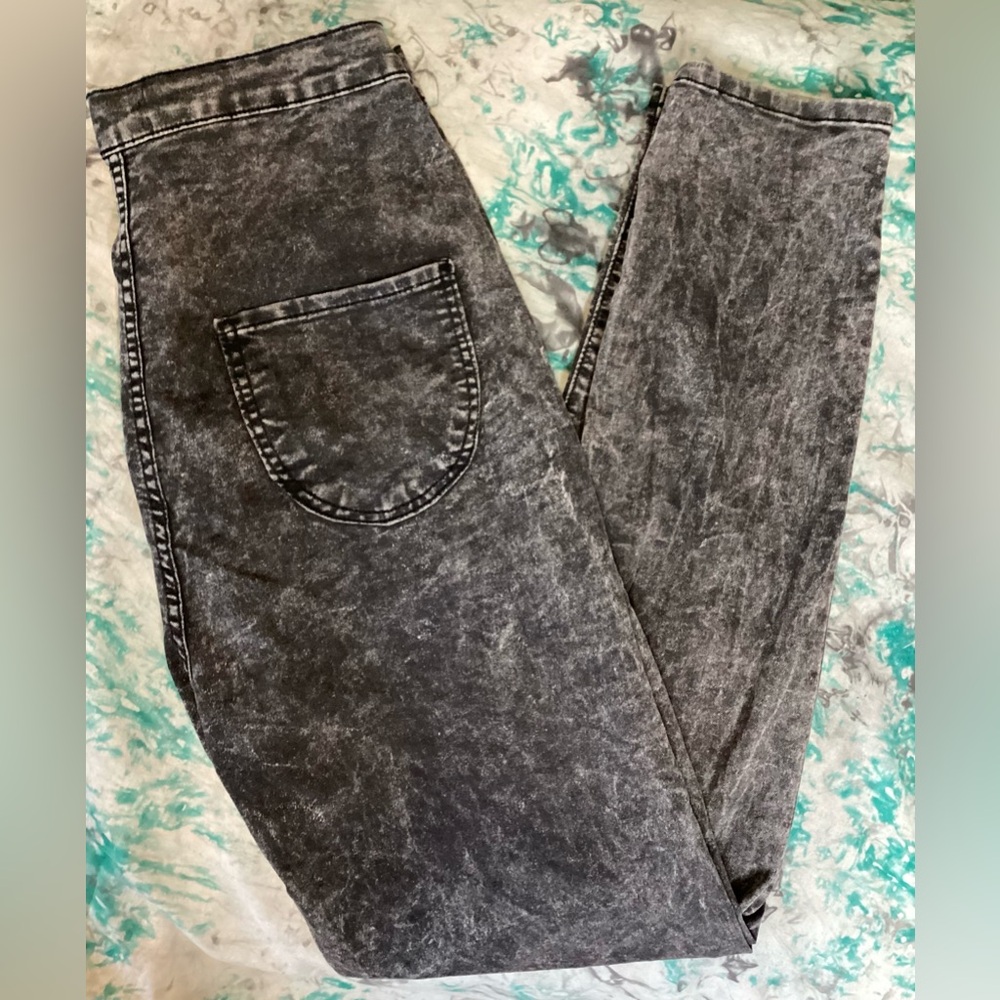NWOT Vibrant M. I. U.  Dark Gray Acid Wash Highrise Denim Jeggings 15